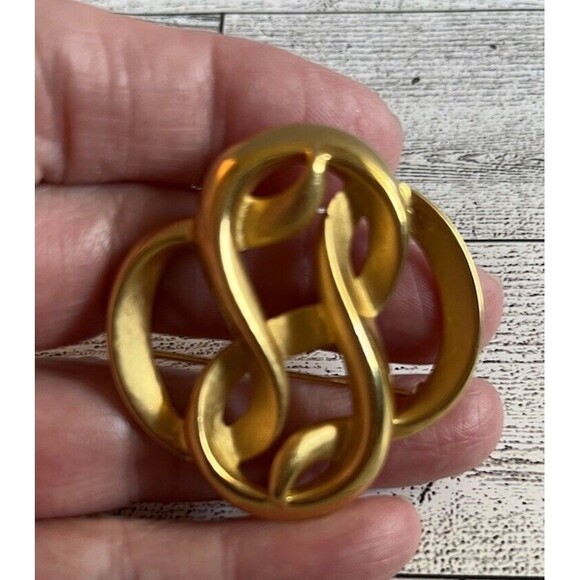 Vintage P.E.P. Celtic Knot Gold Tone Brooch Pin Erwin Pearl Signed - Picture 3 of 5